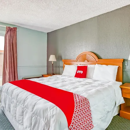 Oyo Townhouse Tulsa Woodland Hills Hotel Exterior photo