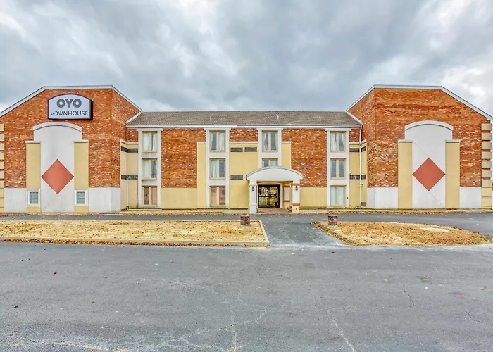OYO Townhouse Tulsa Woodland Hills