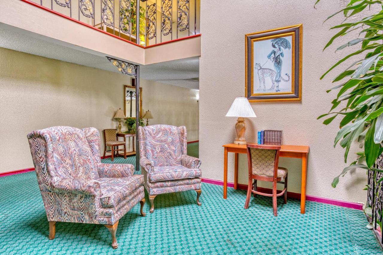 Oyo Townhouse Woodland Hills 2*