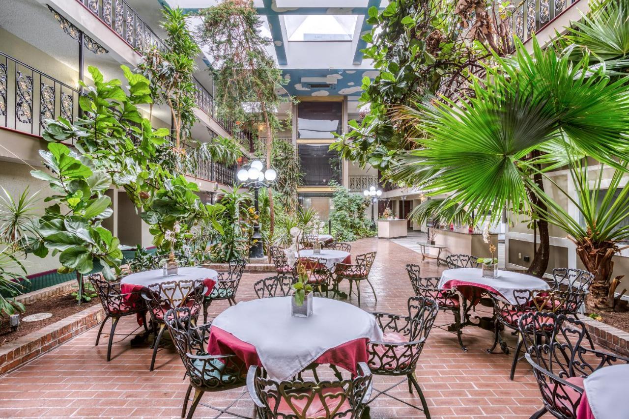 Oyo Townhouse Woodland Hills 2*