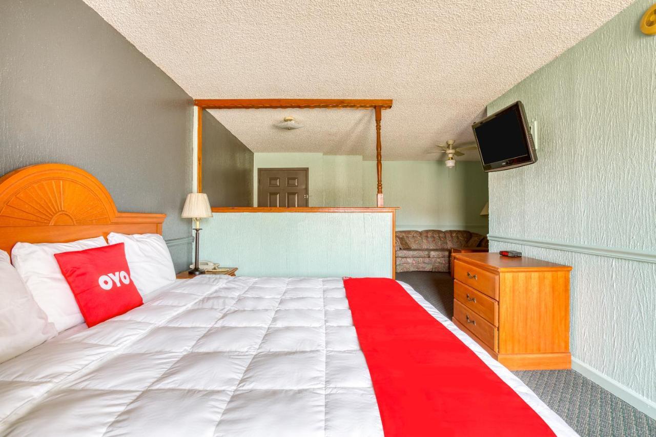 Oyo Townhouse Woodland Hills Hotel