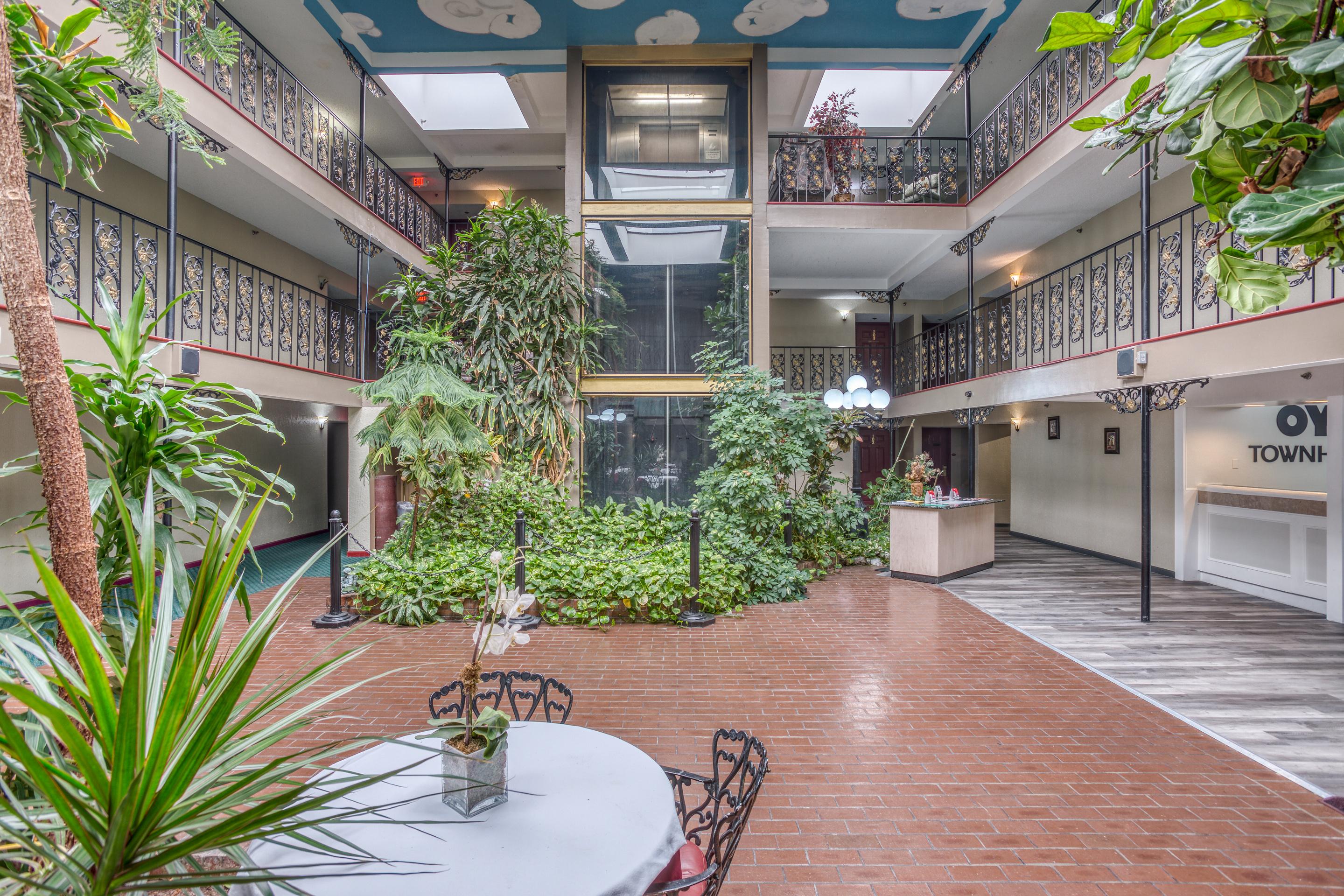 Hotel Oyo Townhouse Woodland Hills 2*