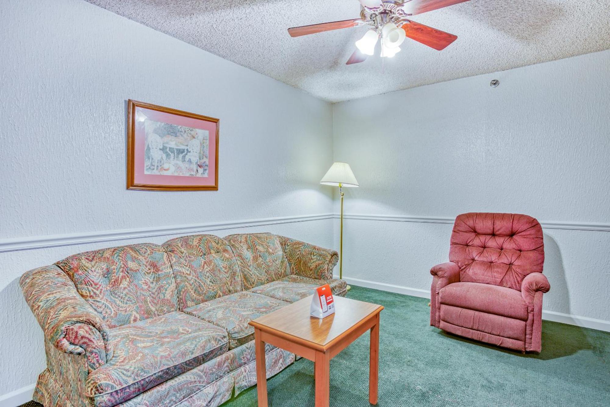 Oyo Townhouse Woodland Hills Hotel Tulsa